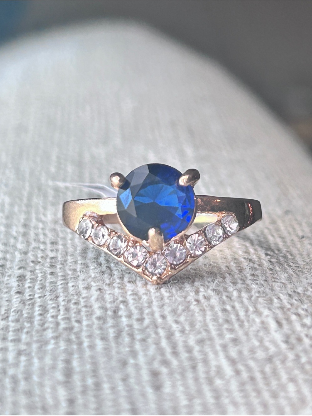 Classic Blue Solitaire V-Accent Ring in Gold Tone - size 9